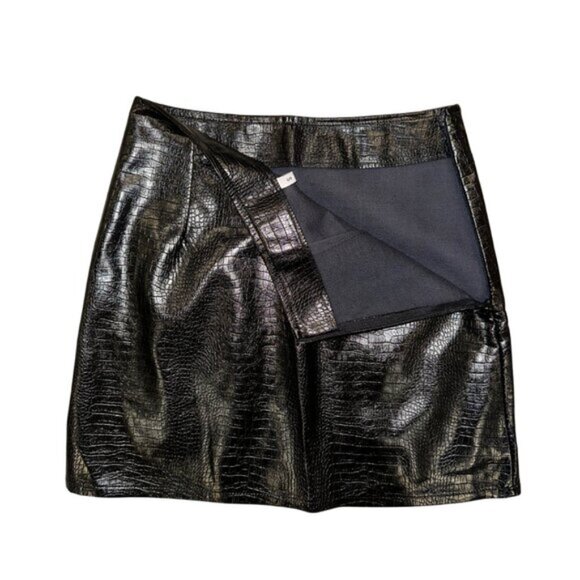 Zara Black Faux Leather Croc Embossed Mini Skirt Size Small - Picture 4 of 4